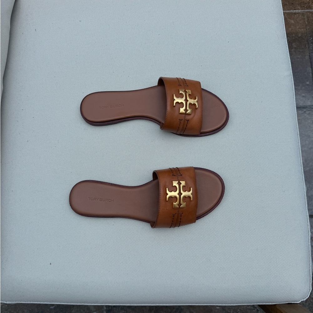 Tory Burch. Slide